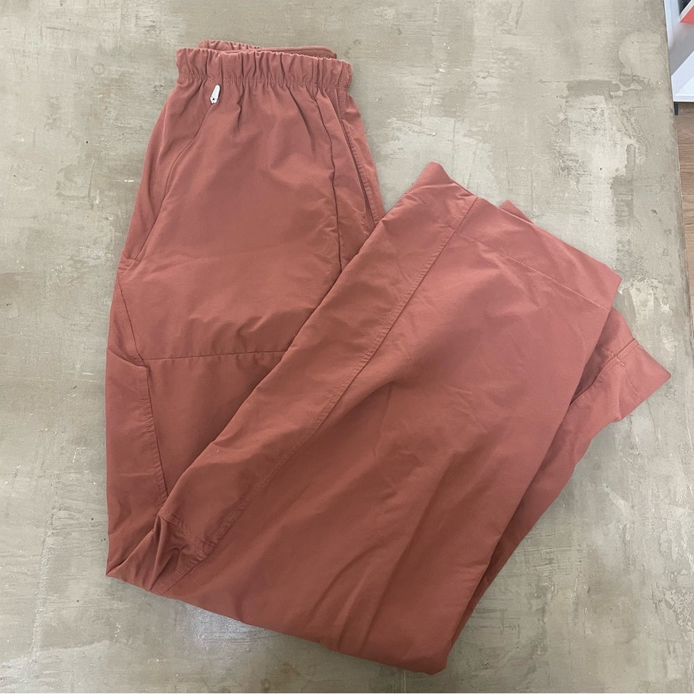 Lululemon lightweight Mid-Rise Barrel Leg Crop Pant